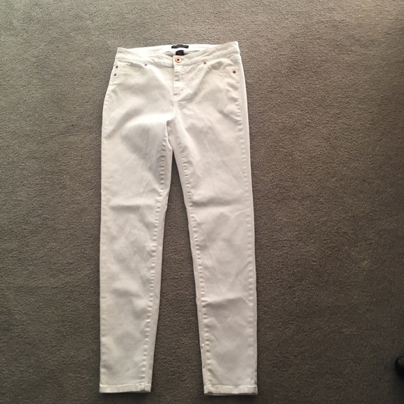 Celebrity Gold size 10 white stretchy straight legged jeans - Picture 1 of 6